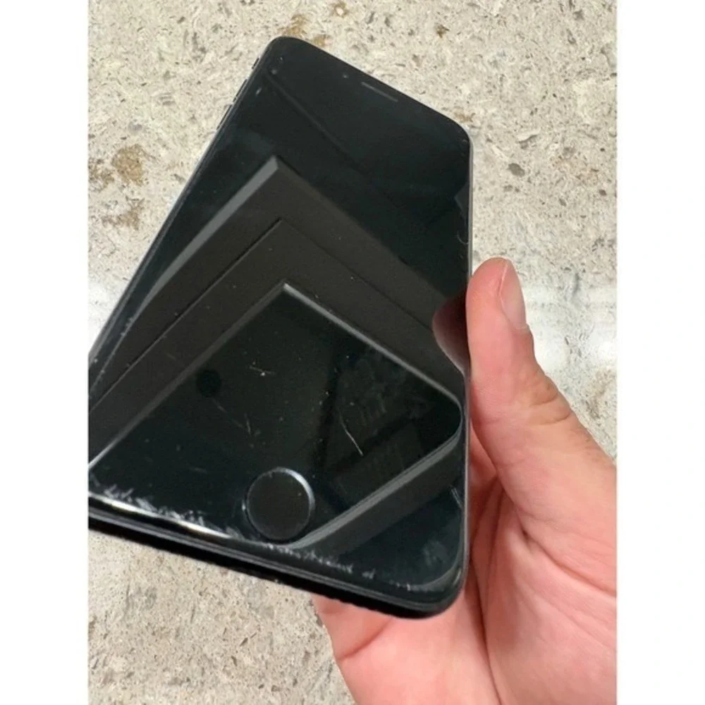 PARTS ONLY Apple iPhone 7 Plus Black Unlocked GSM Cracked Screen(doesn't turnon)